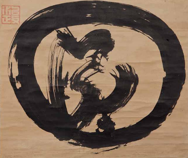Ikeda Harumasa, Schriftzeichen „En (Kreis)“, Japan, Edo-Zeit, Ende 18. bis Anfang 19. Jh. als Hängerolle montiert, Tusche und Papier, 54,9 x 64,9 cm, Museum für Ostasiatische Kunst, Köln, © RBA