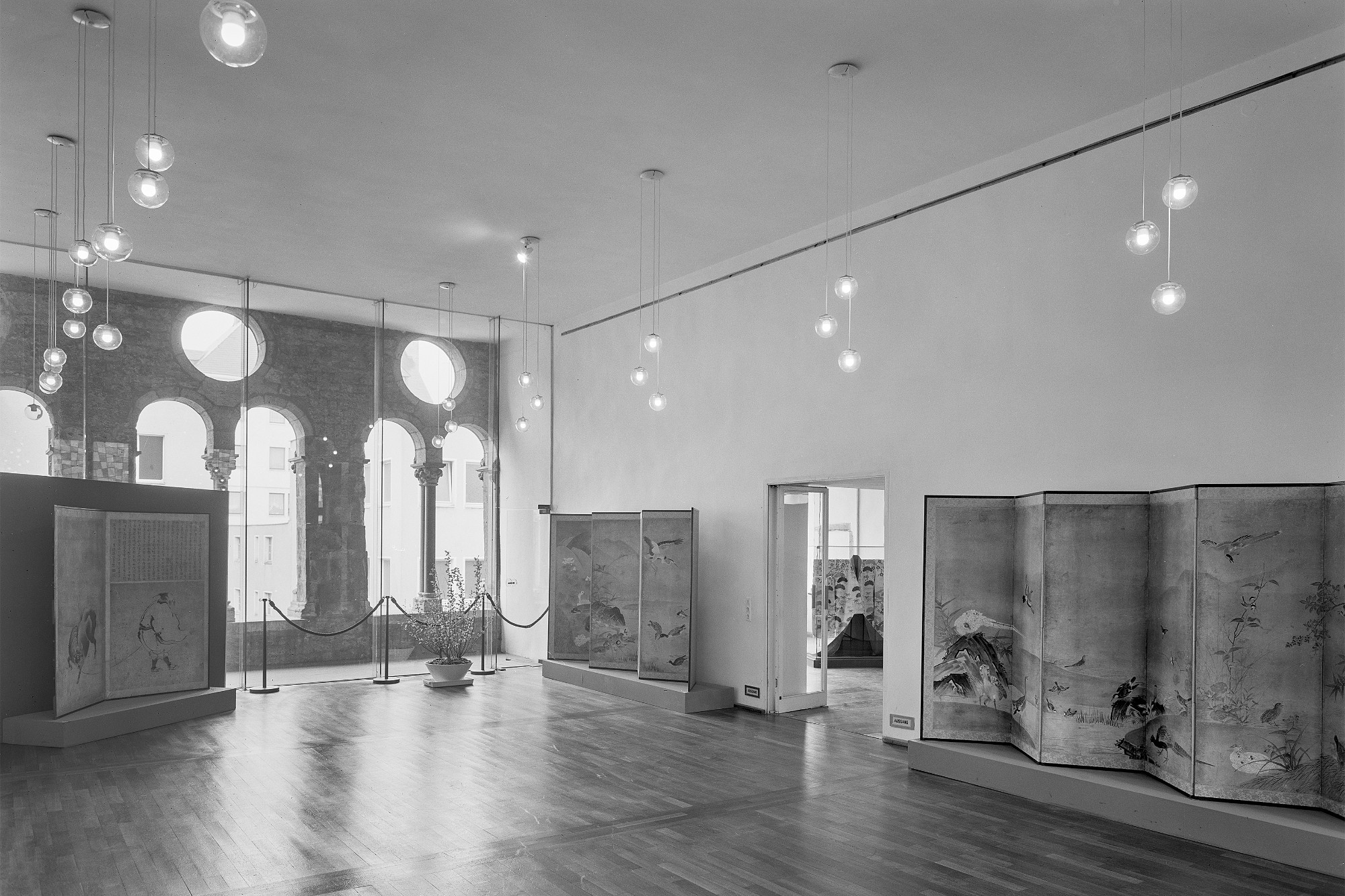 <strong>Dekorative Kunst aus Japan, Overstolzenhaus, 1966, </strong>Installationsansicht, Digitaldruck, © Rheinisches Bildarchiv Köln