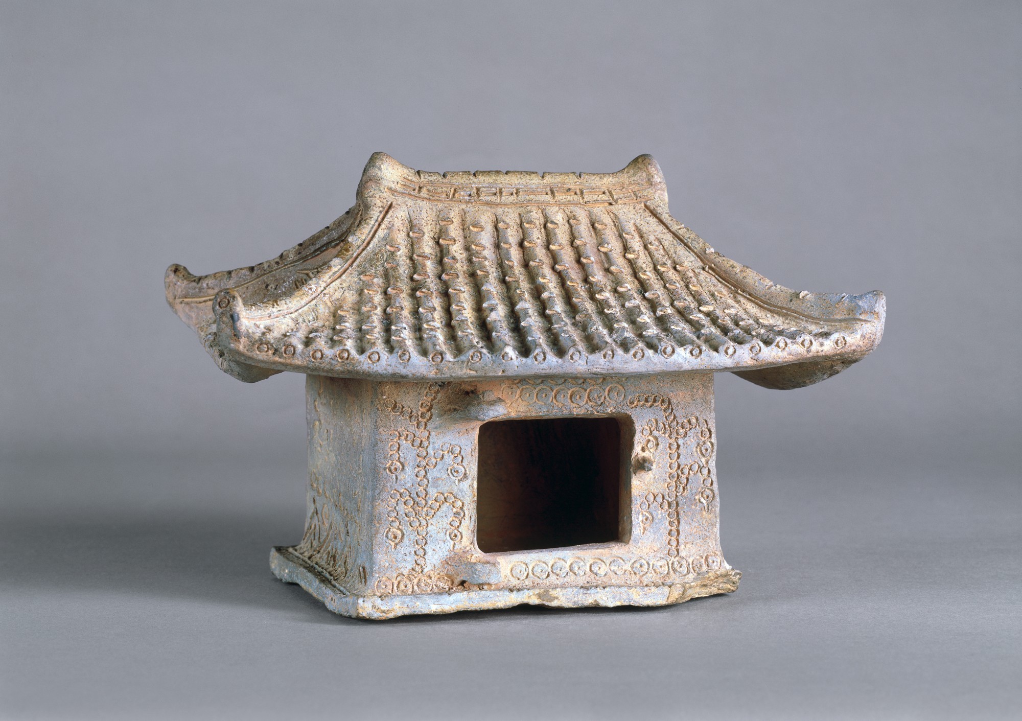 <strong>Modell eines Hauses</strong>, Steinzeug mit Spuren von Ascheglasur, Korea, Silla, 7. bis 8. Jh., F 72,3, © Rheinisches Bildarchiv Köln