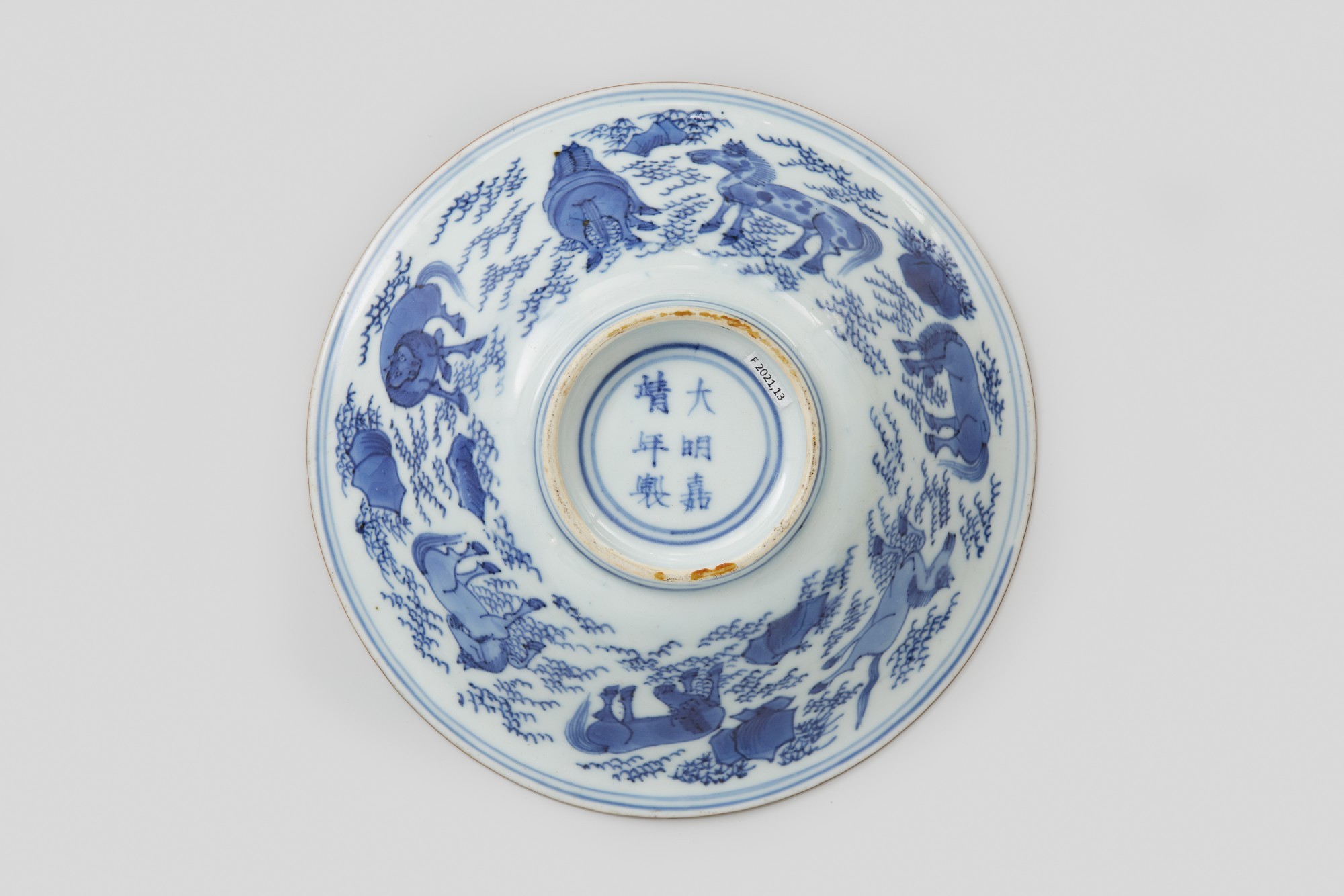 Schale mit den „Acht Pferden des Muwang“, Porzellan, China, Shunzhi-Periode (1644–1661), Nachlass Roesberg-Hildebrand © Rheinisches Bildarchiv, Marion Mennicken