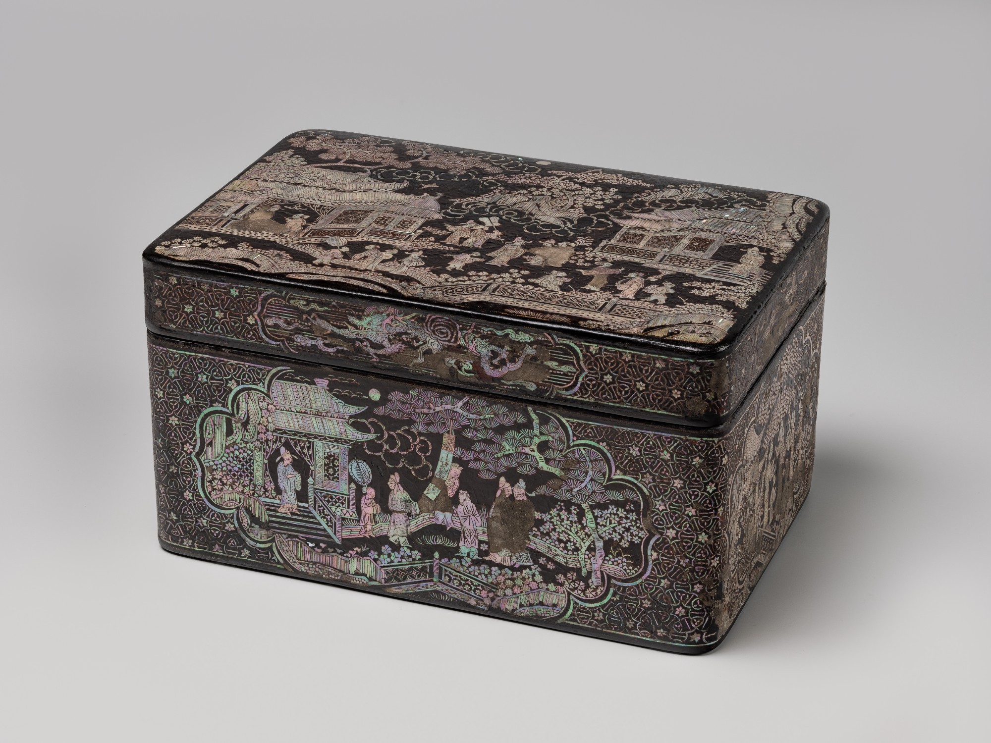 Kasten mit Perlmutteinlagen, L 22,8 cm, Yuan-Dynastie (1279-1368) © HASTK-RBA, Marion Mennicken
