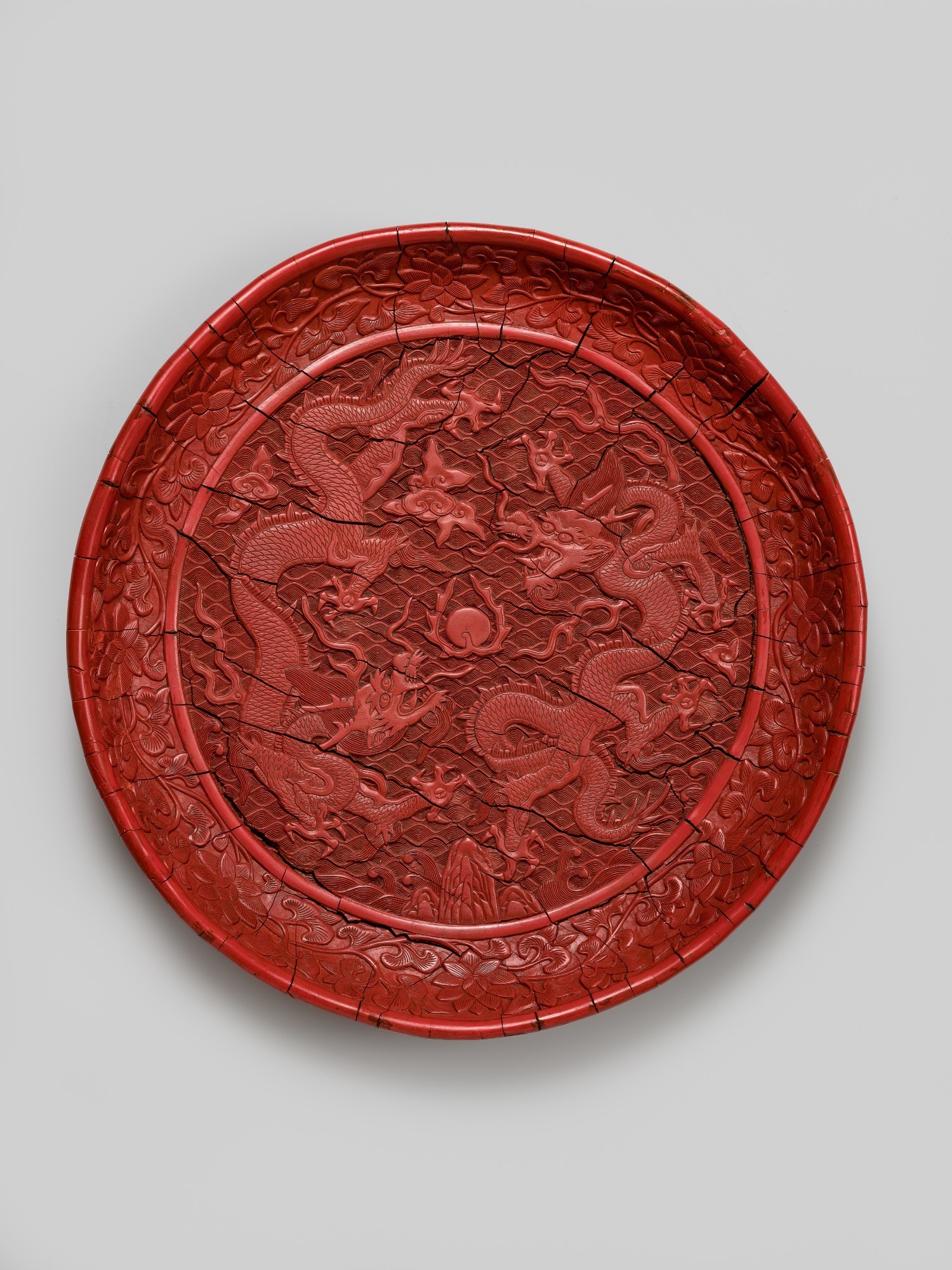 Kaiserlicher Drachenteller, D 25,9 cm, Wanli-Periode, datiert 1586 © HASTK-RBA, Marion Mennicken